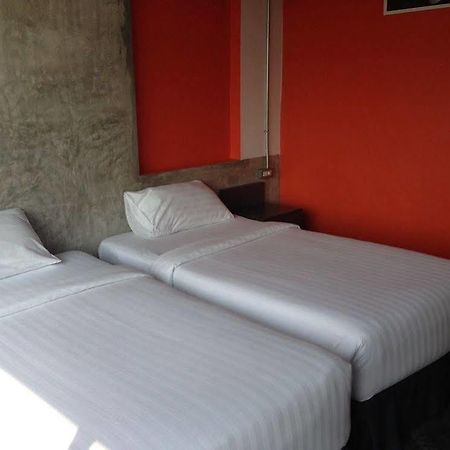Pornsiri Hotel Sisaket Kültér fotó