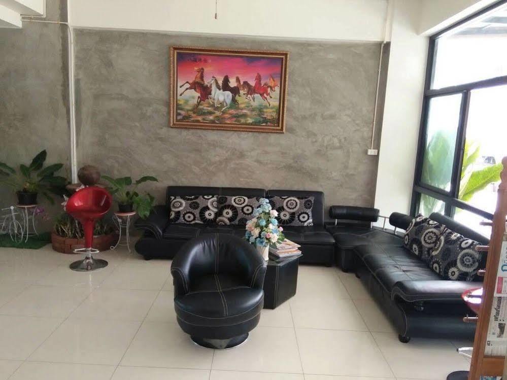 Pornsiri Hotel Sisaket Kültér fotó