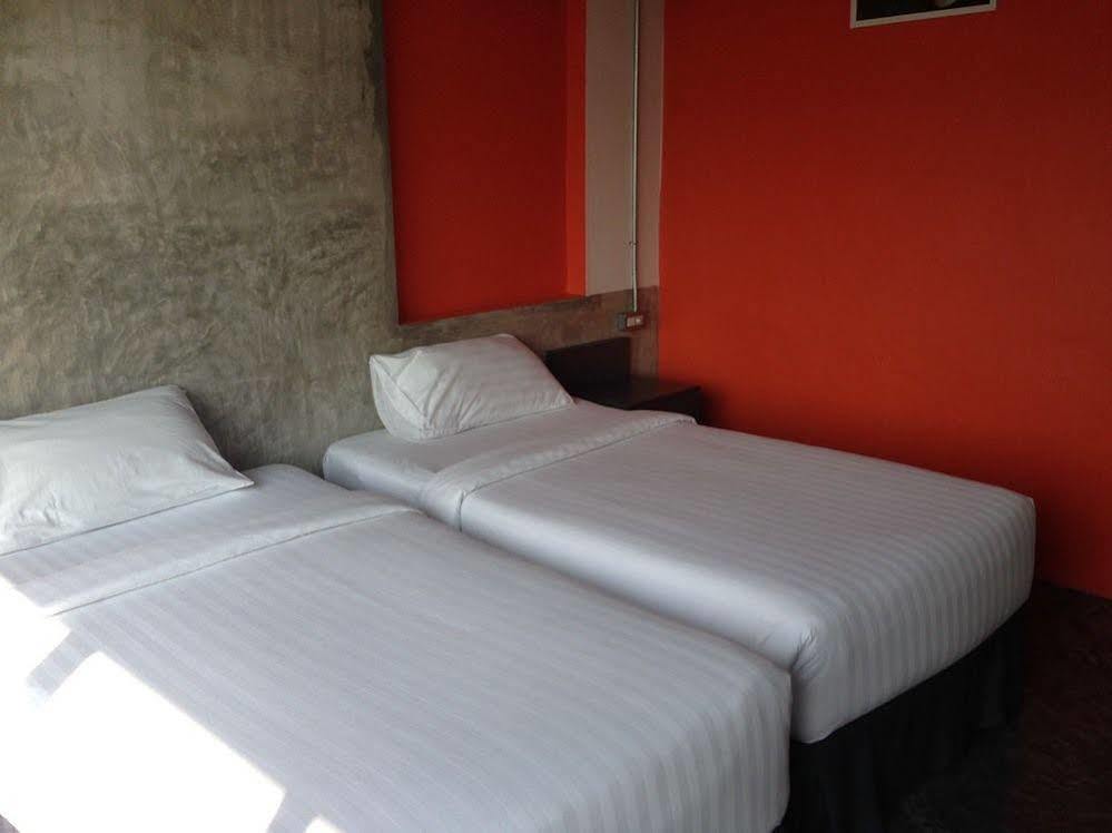 Pornsiri Hotel Sisaket Kültér fotó