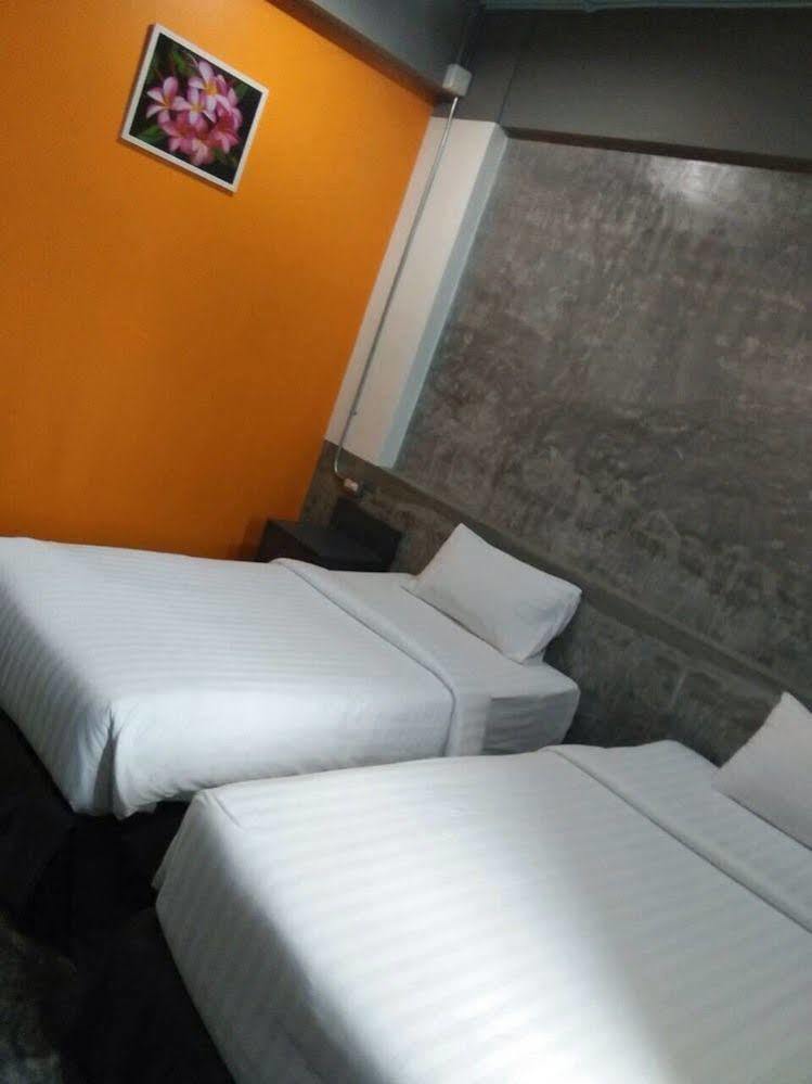 Pornsiri Hotel Sisaket Kültér fotó