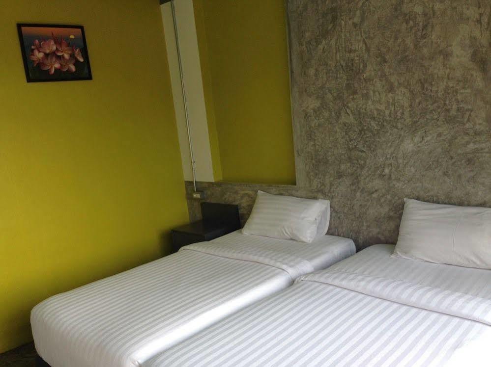Pornsiri Hotel Sisaket Kültér fotó